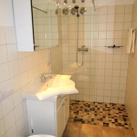Gutshof Dornbusch 1 - Am Brunnen Lägenhet Kröpelin